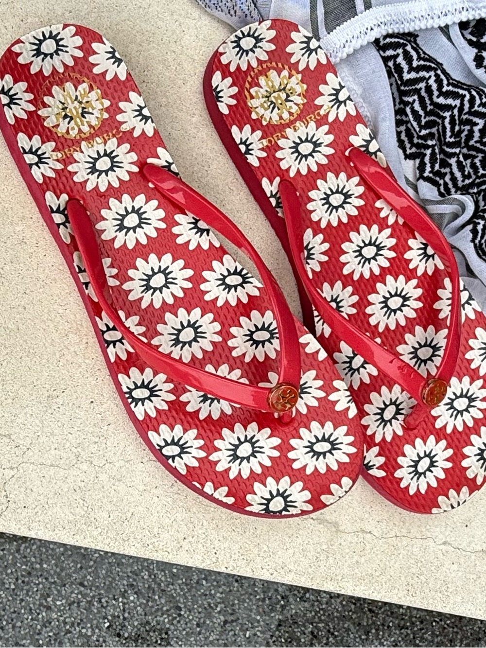 Tory Burch Red, Black and White Daisy Thong Flip Flops. 10
